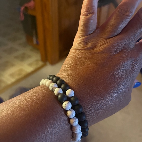 2 piece Beaded White Marbled & Black Stone Bracelet set - Picture 2 of 5